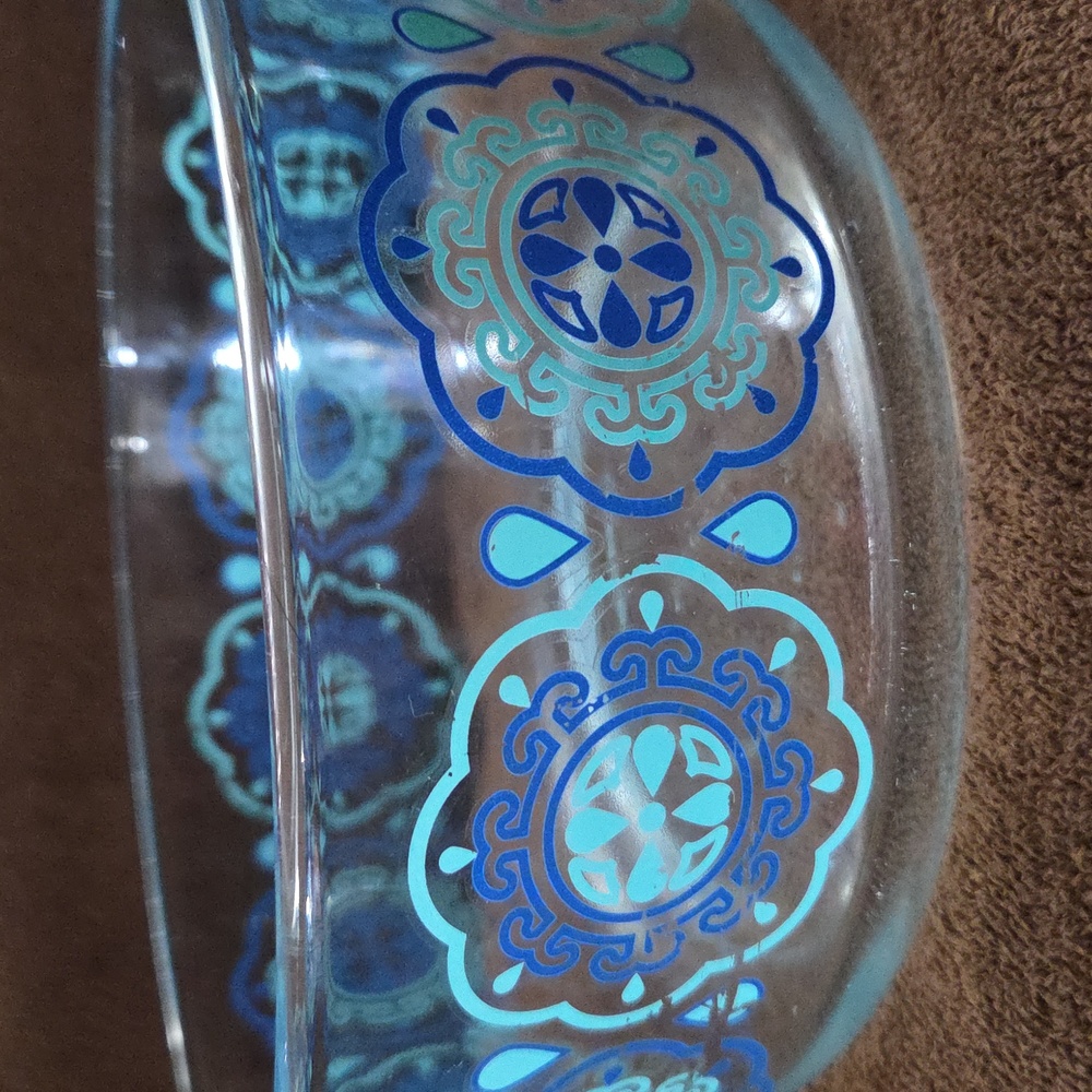 Pyrex Mixing Bowl - Picture 2 of 4